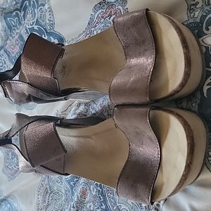 Like new size 9 wedge